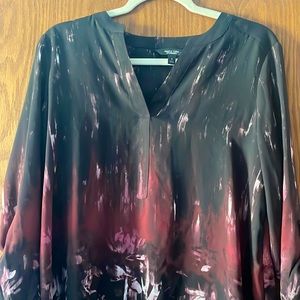 Vera Wang brand dress shirt size small. In good condition.